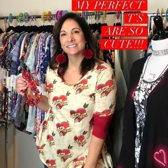 NWT LuLaRoe Perfect Tee swing top, w/flirty side slits & flattering half sleeve - Picture 3 of 3